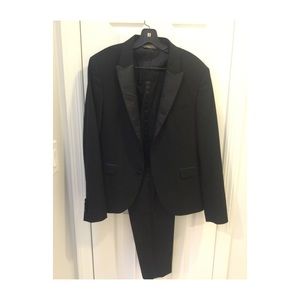 Zara Men’s Tuxedo Style Suit